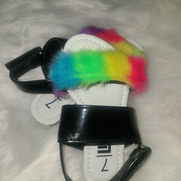 NWOT !!!! Toddler fluffy sandals.  🌞 FINAL OFFER!! - Picture 3 of 3